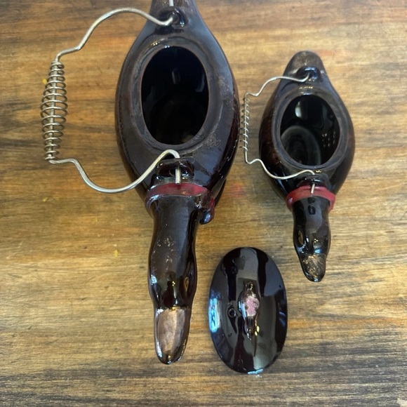 Vintage 50's Brown Glazed Redware Gold Beak Duck Teapots Wire Handle Set of 2 - Picture 3 of 10